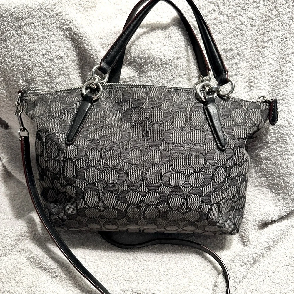 Coach - Picture 2 of 5